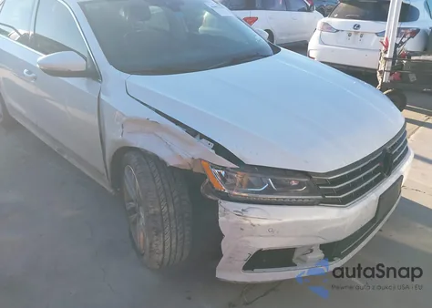 2017 Volkswagen Passat 1.8T Sel Premium z USA, uszkodzony, nr VIN 1VWCT7A31HC067381